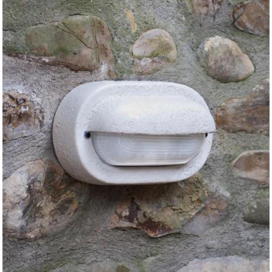 rustikalna mediteranska stenova lampa vonkajsia biela svetla keramika letna chodnik garaz schody stylove osvetlenie balaton letna renovacia stenova olaszka toskanska.jpg